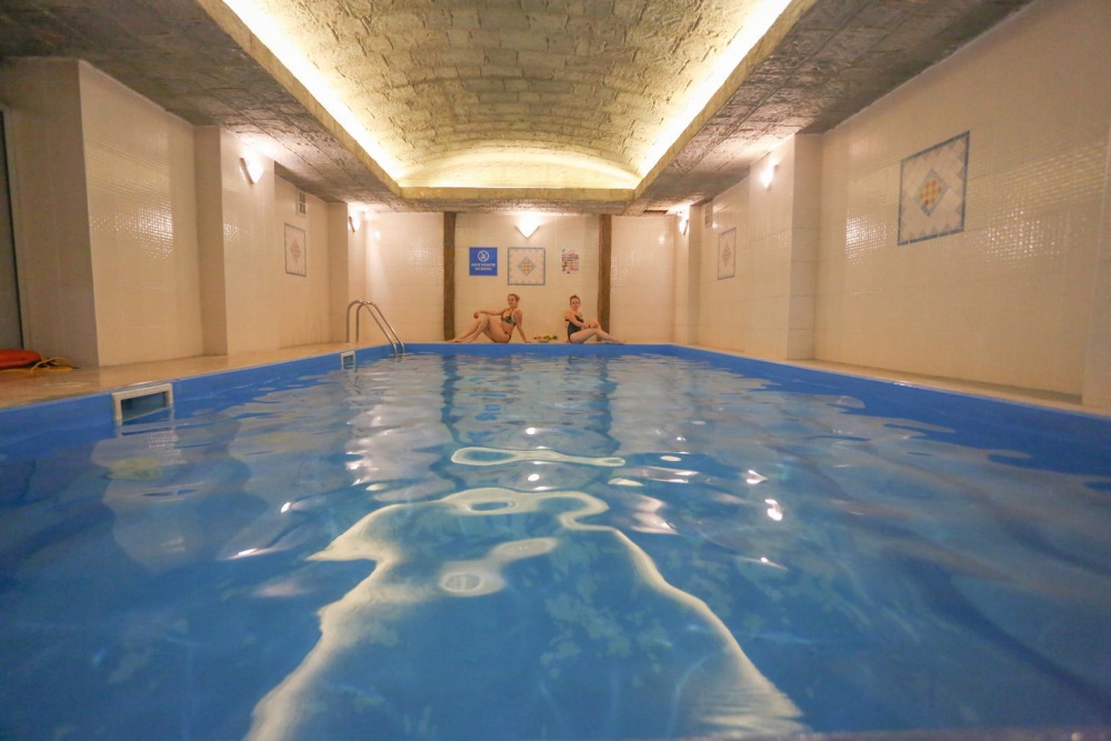 Altınöz Hotel kapalı yüzme havuzu